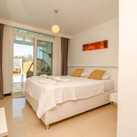 Mira Oezel Havuzlu 3+1 Torba/bodrum ホテル *