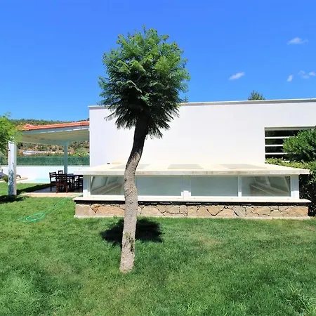 Hotel Mira Oezel Havuzlu 3+1 Torba/bodrum *